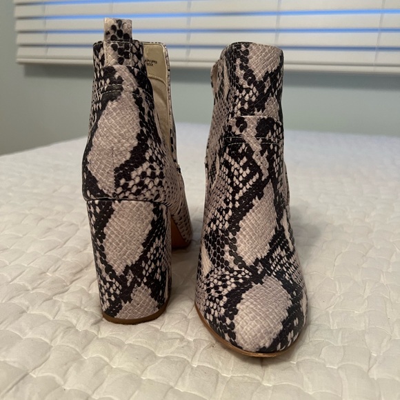 Steve Madden Snake Print heeled booties - Picture 2 of 3